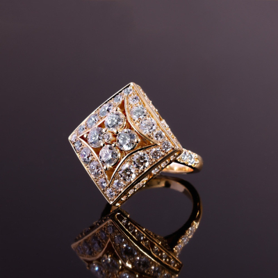Lucilla, Gold and diamond ring 
