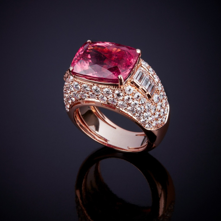 Lola, Coloured gem and diamond ring