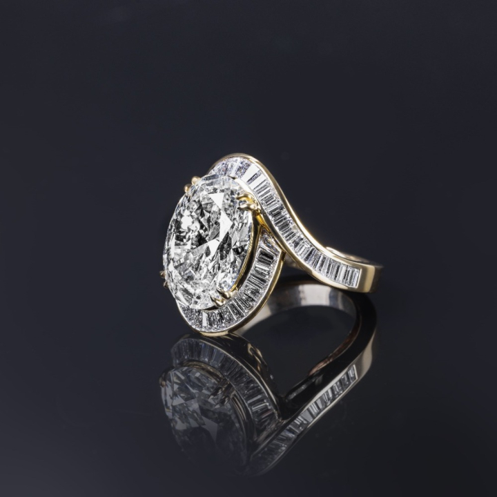 Abbraccio , Diamond ring