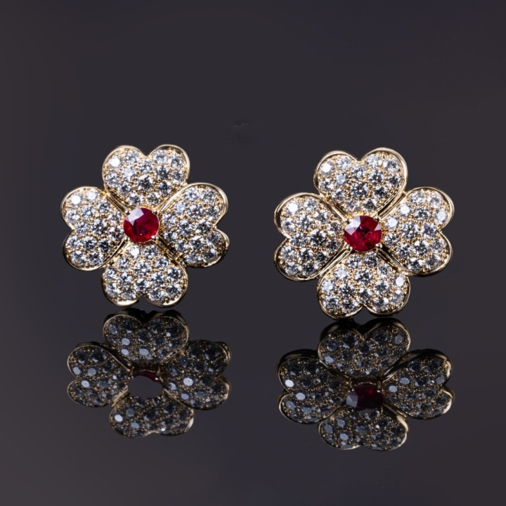 Quadrifoglio, GEM quality rubies and brilliant cut diamonds earrings