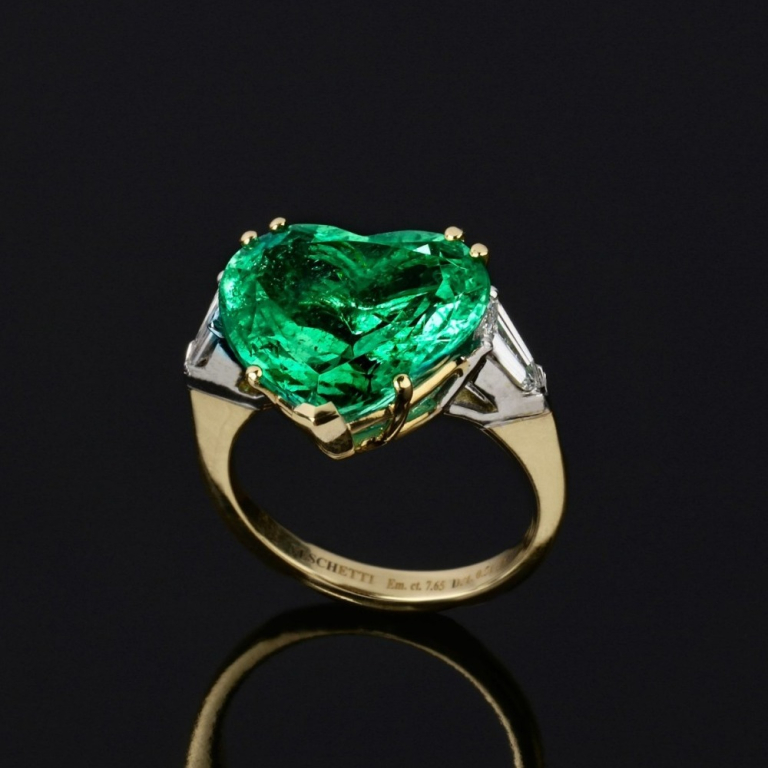 Cuore , Heart cut emerald ring