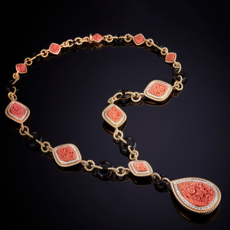 Medea, Hard stone and diamond necklace