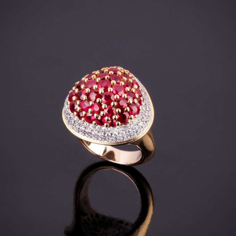 Fragola, Coloured gem and diamond ring