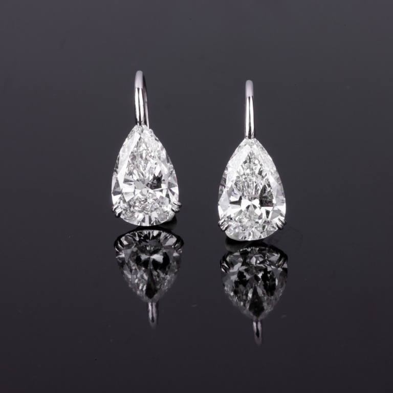Monachella, Stunning pear-cut diamond earrings