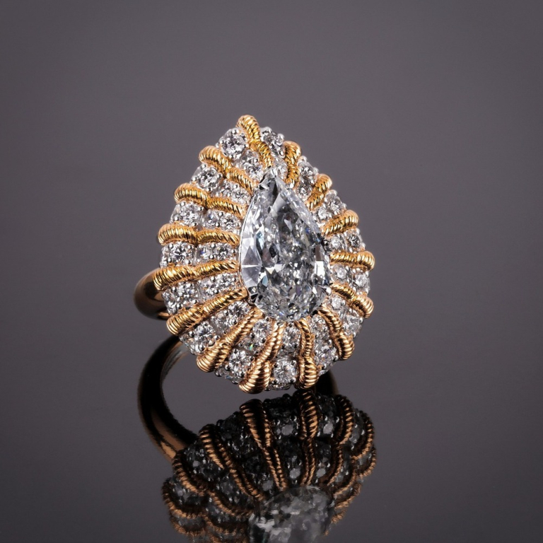 Regina, Gold and diamond ring