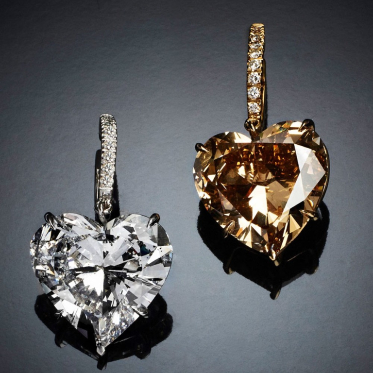 Regina Di Cuori, Magnificent white and Fancy Orange heart-shaped diamond earrings