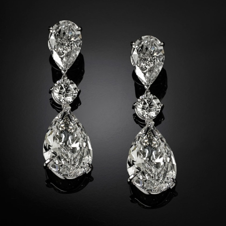 Gocce Brillanti, Magnificent pear-cut diamond earrings