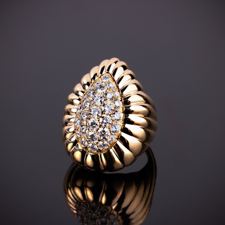 Oriana, Gold and diamond ring