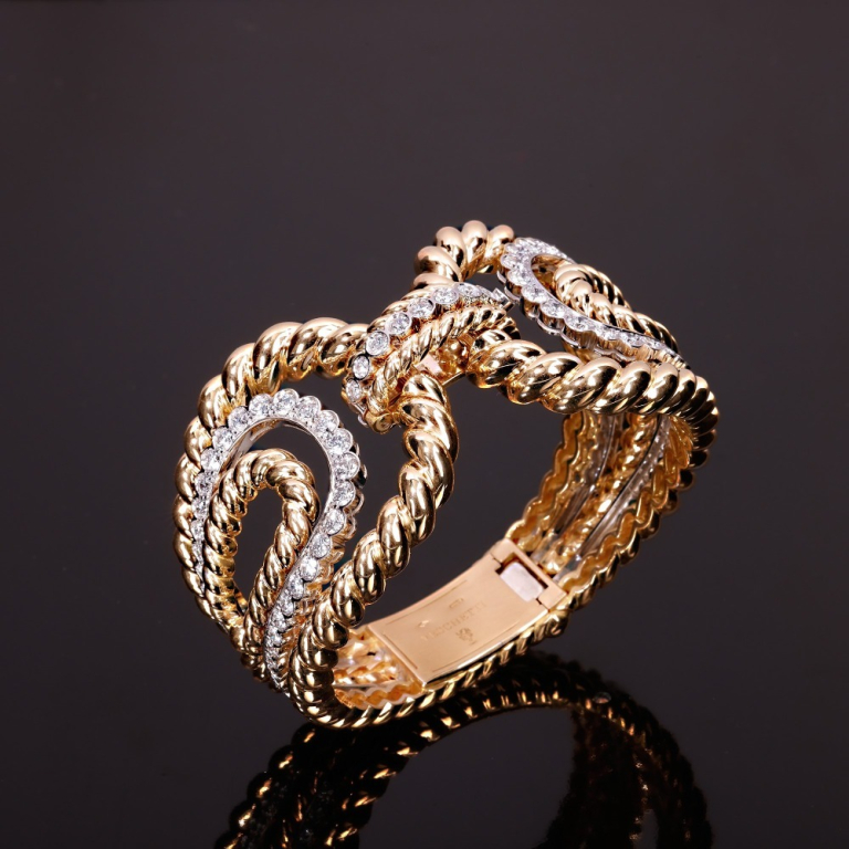 Virginia, Gold and diamond bracelet